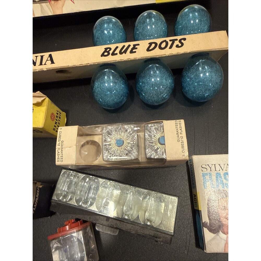 Vintage Sylvania Flashbulbs Flashcubes Blue Dot Bulbs Assorted Mixed Cubes Bar - Picture 4 of 6